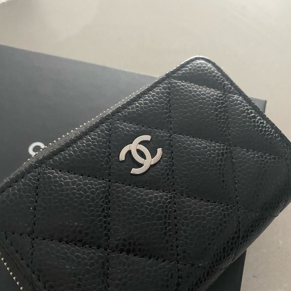 SOLD 🚫 Chanel Zippy Wallet - Picture 3 of 8